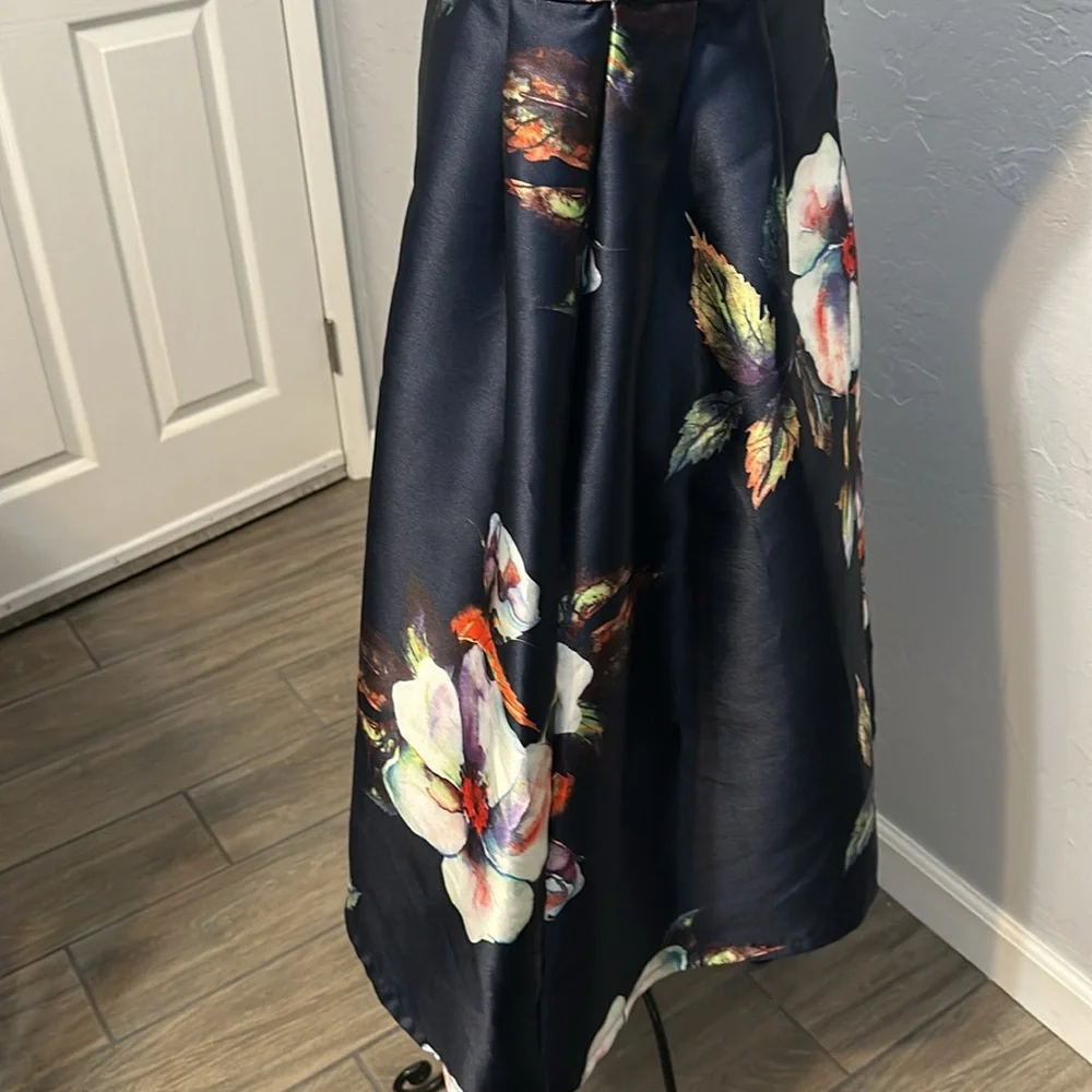 Beulah Style Floral on Navy, fit/flare occasion midi dress. Sleeveless. Size MP - Picture 5 of 12